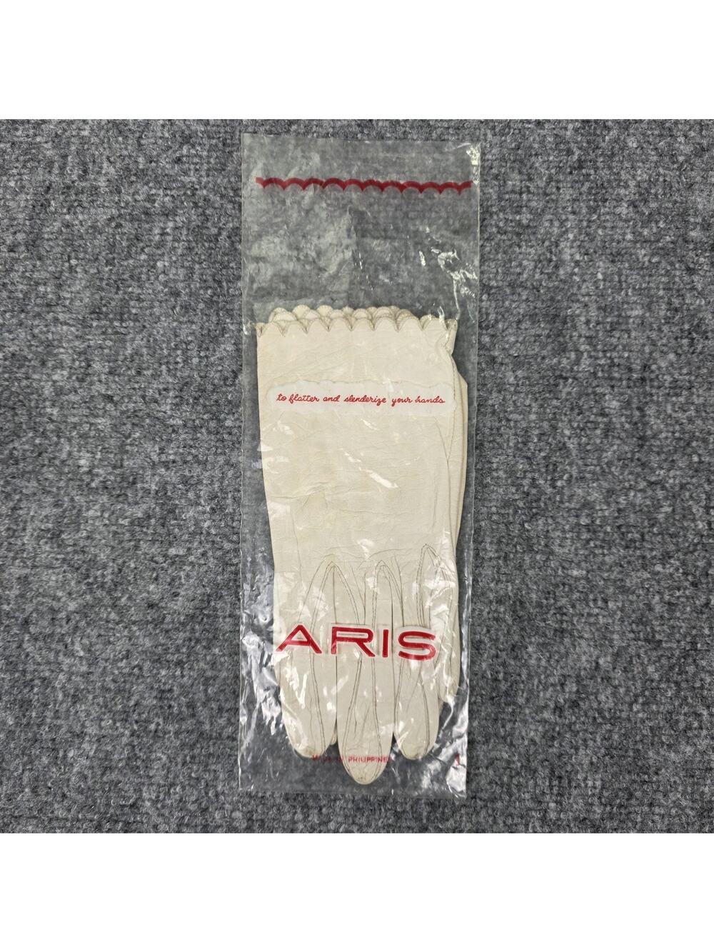 Vintage Aris Gloves Womens 7.5 Off White Leather Unlined Scalloped Wrist 60s